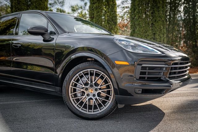 Used 2022 Porsche Cayenne Platinum Edition image 7