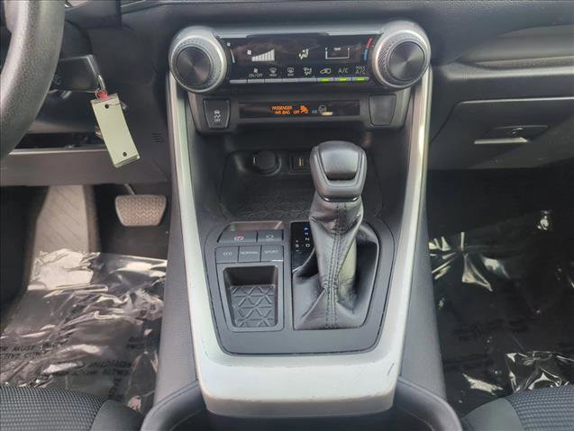 Used 2022 Toyota RAV4 LE image 13