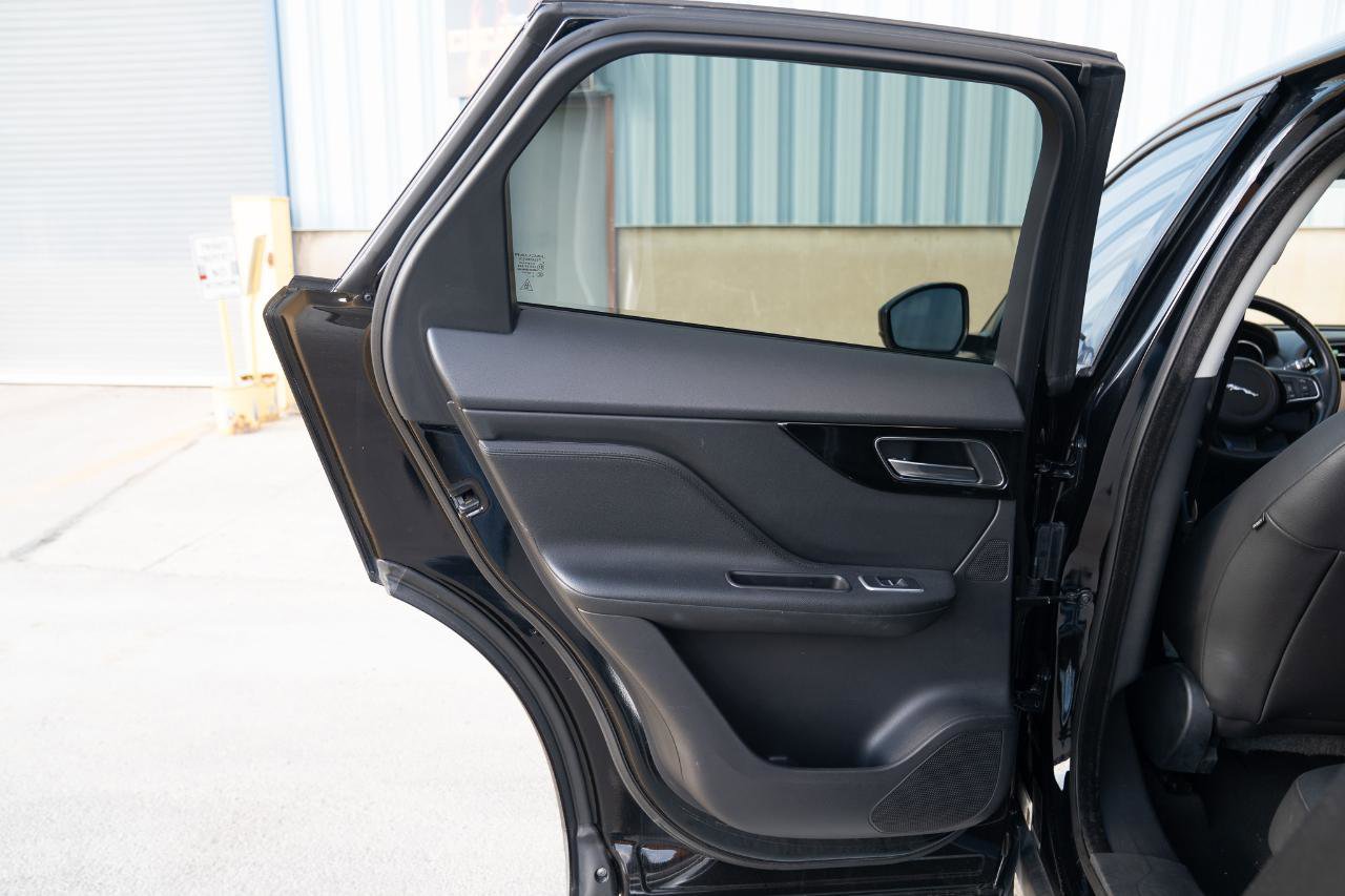 Used 2017 Jaguar F-PACE Premium image 25