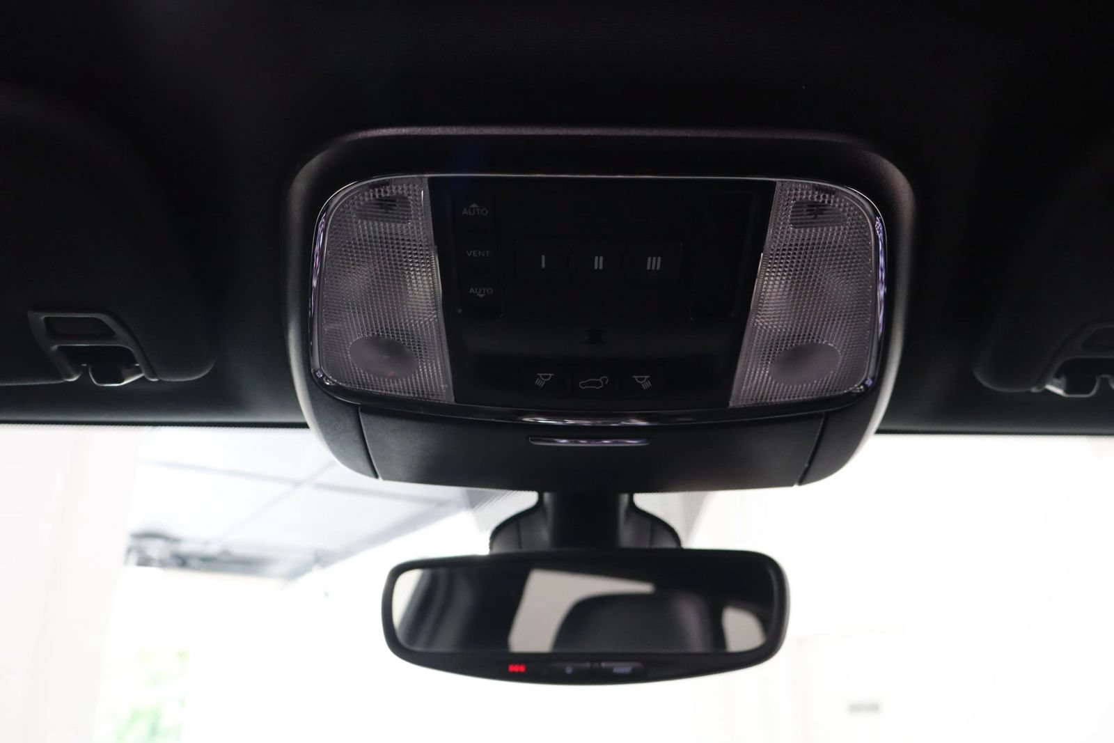 Used 2019 Jeep Grand Cherokee Altitude AWD/4WD image 33