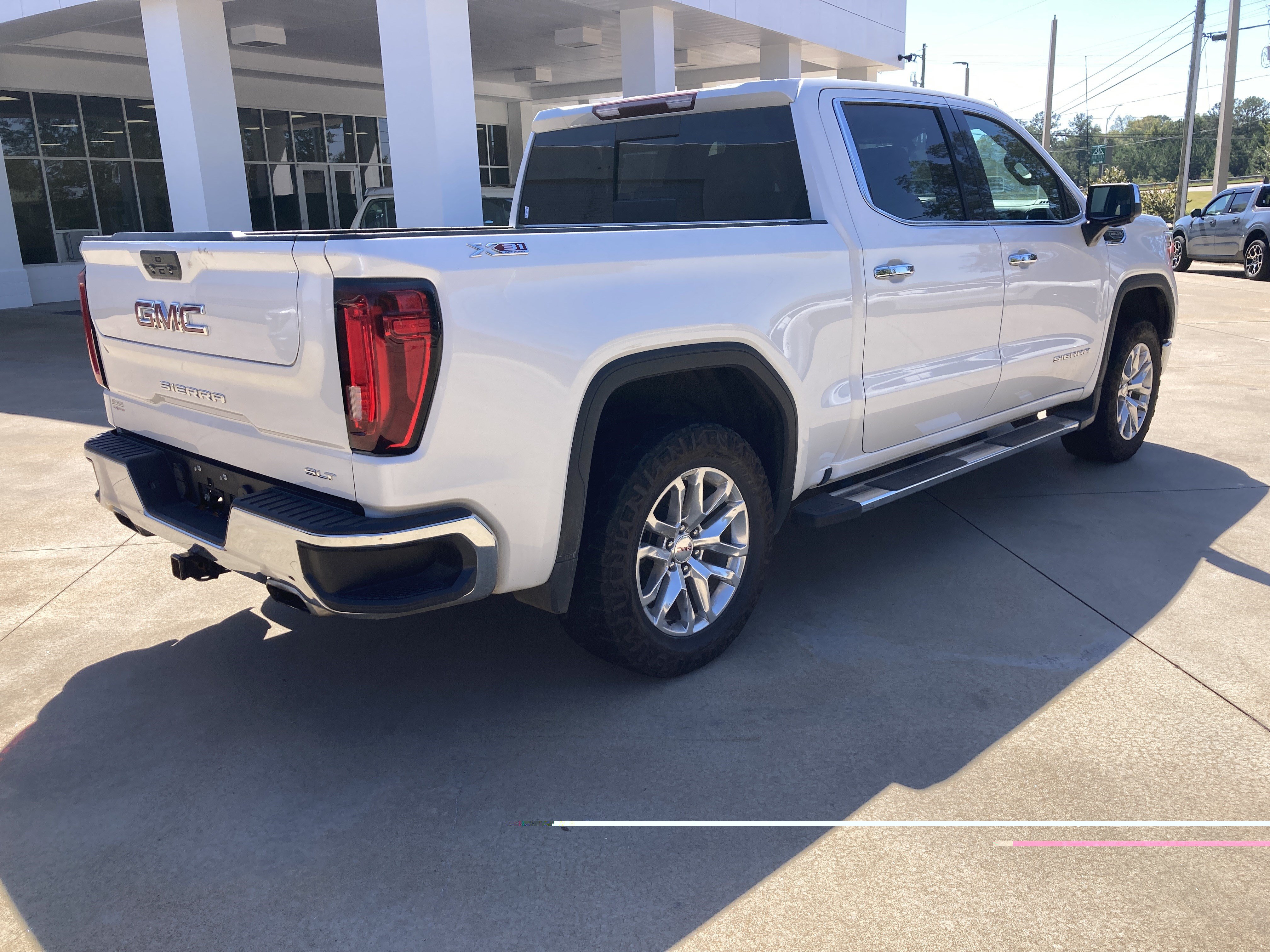 Used 2022 GMC Sierra 1500 SLT AWD/4WD image 2