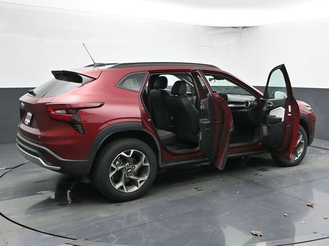 Used 2025 Chevrolet Trax LT image 58