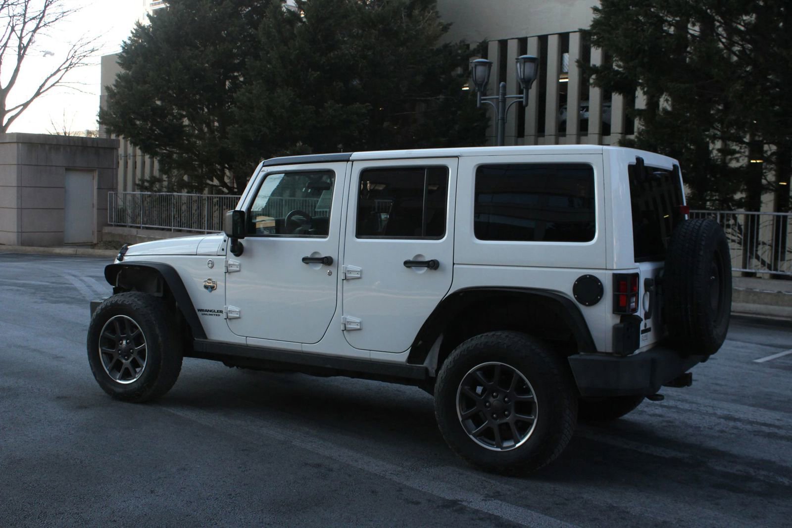 Used 2012 Jeep Wrangler Unlimited Sahara AWD/4WD image 9