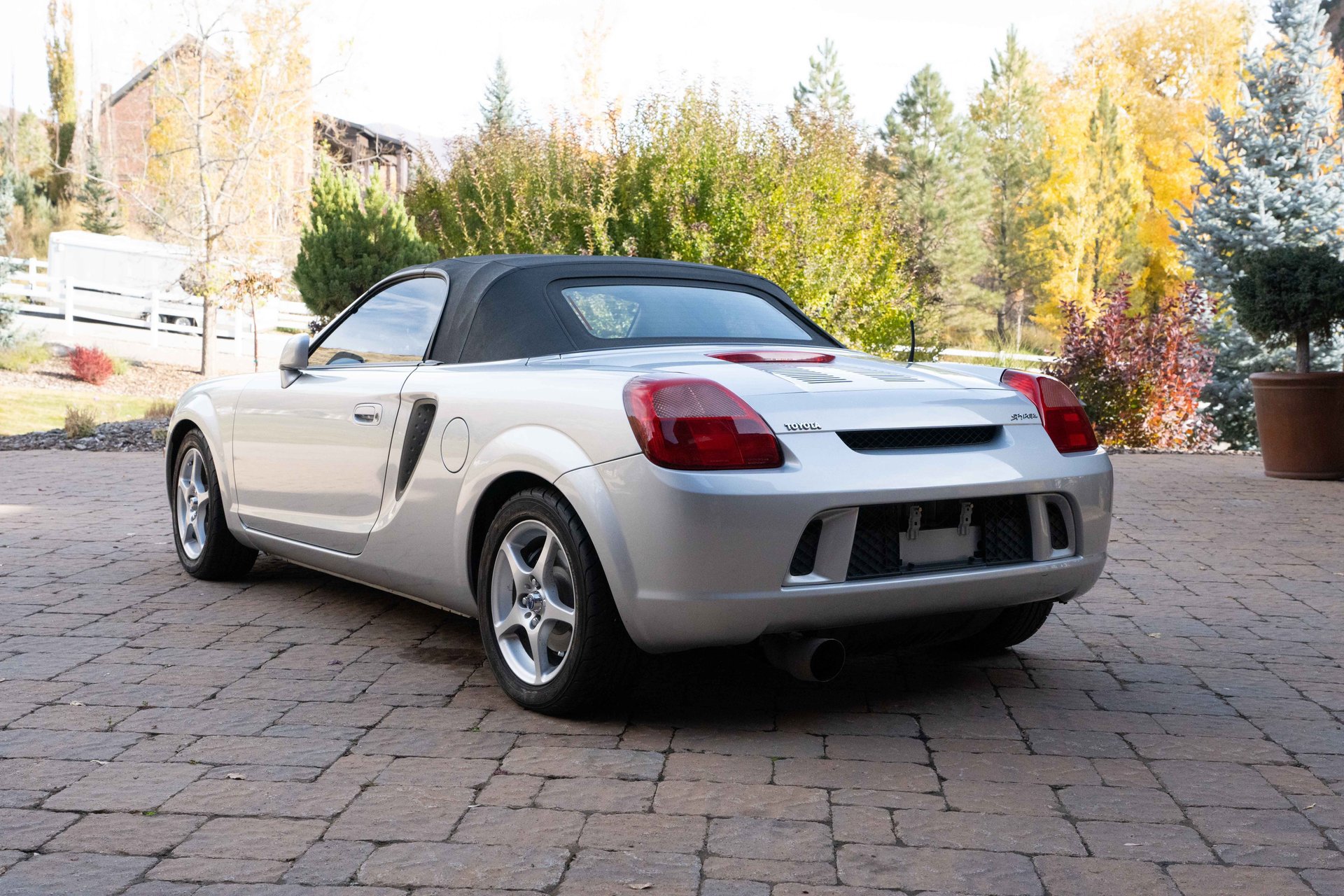 Used 2001 Toyota MR2 image 8
