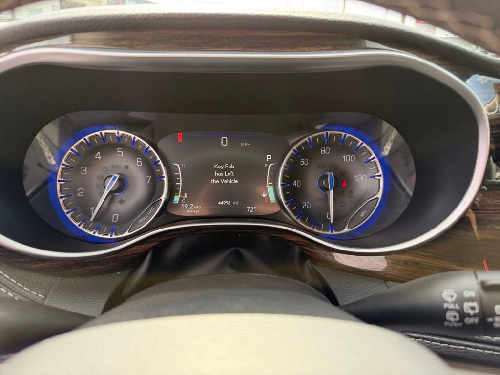 Used 2024 Chrysler Pacifica Limited FWD image 16