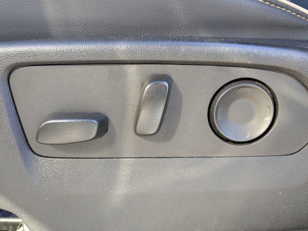 Used 2024 GMC Yukon XL SLT image 23