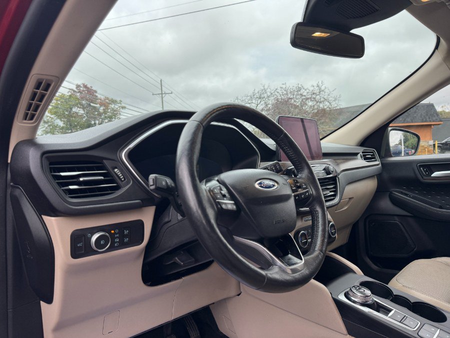 Used 2020 Ford Escape Titanium AWD/4WD image 14