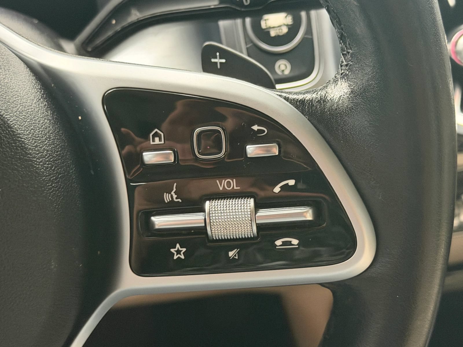 Used 2020 Mercedes-Benz GLB 250 w/ Premium Package image 27