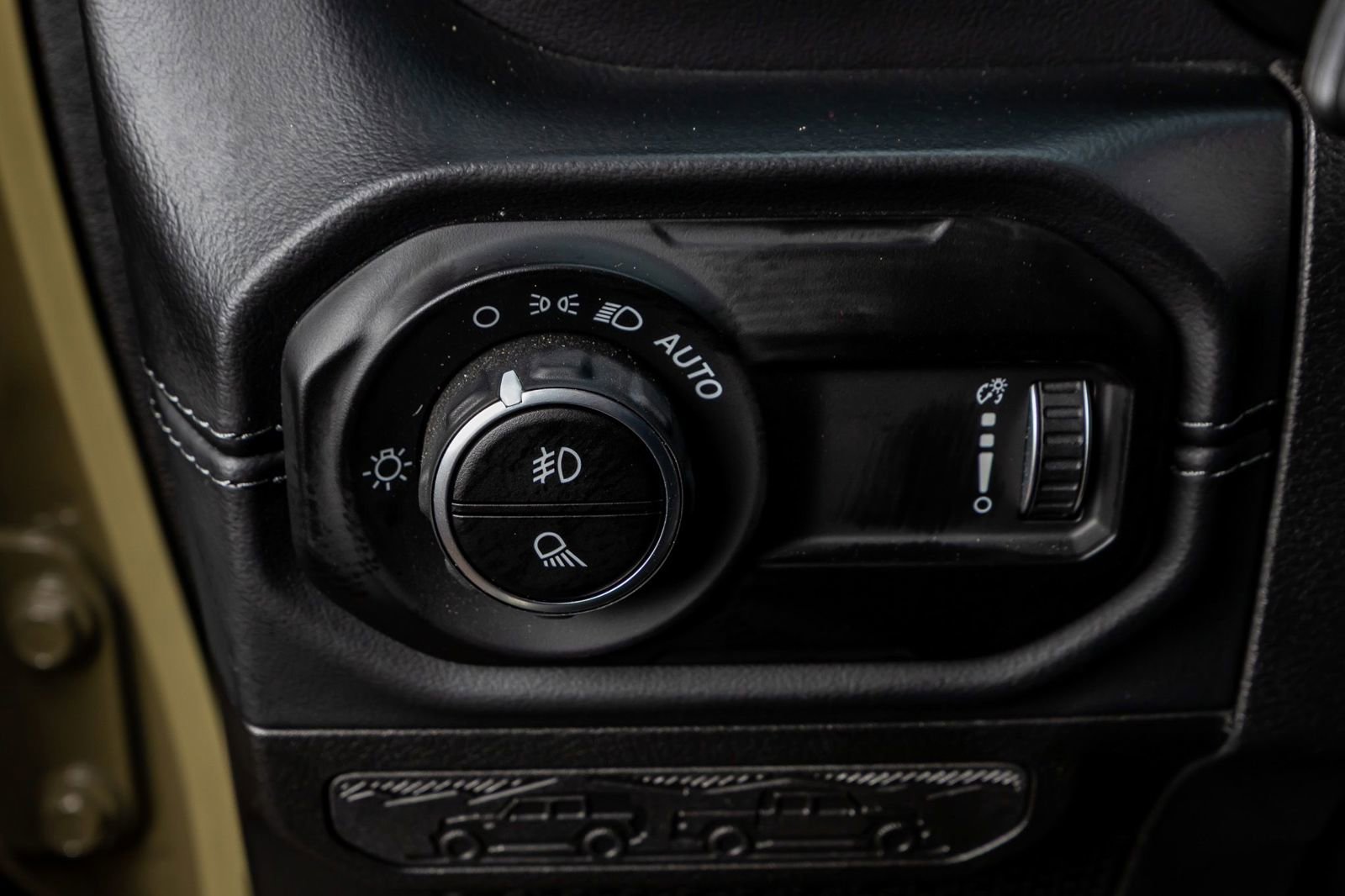Used 2025 Jeep Gladiator Sport AWD/4WD image 21