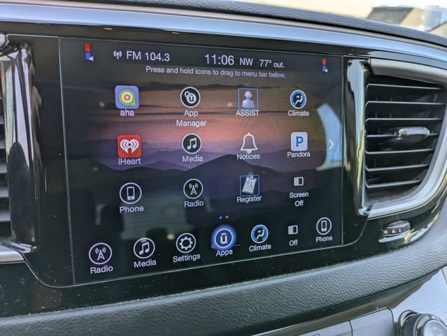 Used 2017 Chrysler Pacifica Touring FWD image 13