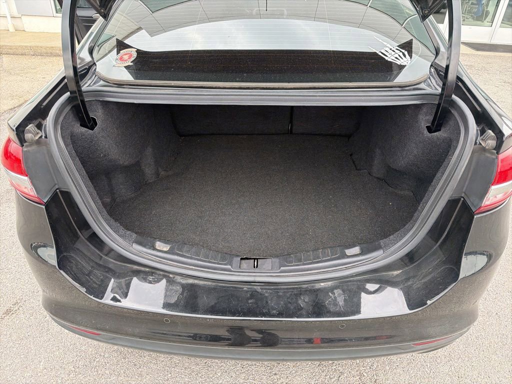 Used 2017 Ford Fusion SE w/ Fusion SE Technology Package FWD image 8