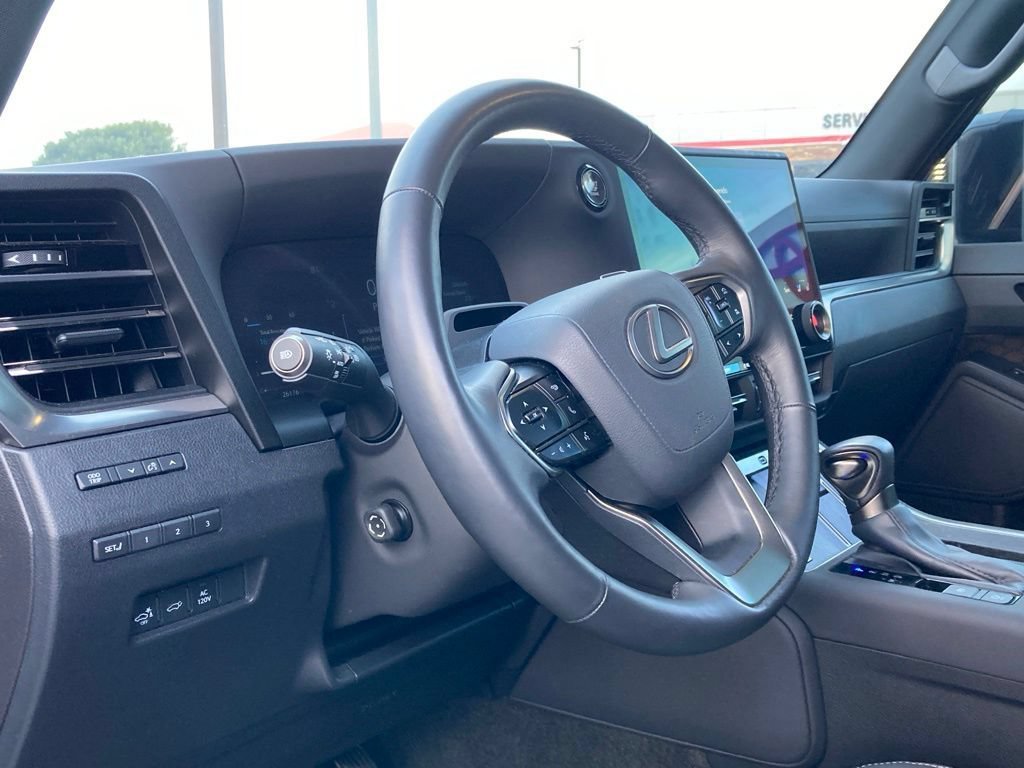 Used 2024 Lexus GX 550 w/ Accessory Package (Z1) AWD/4WD image 9