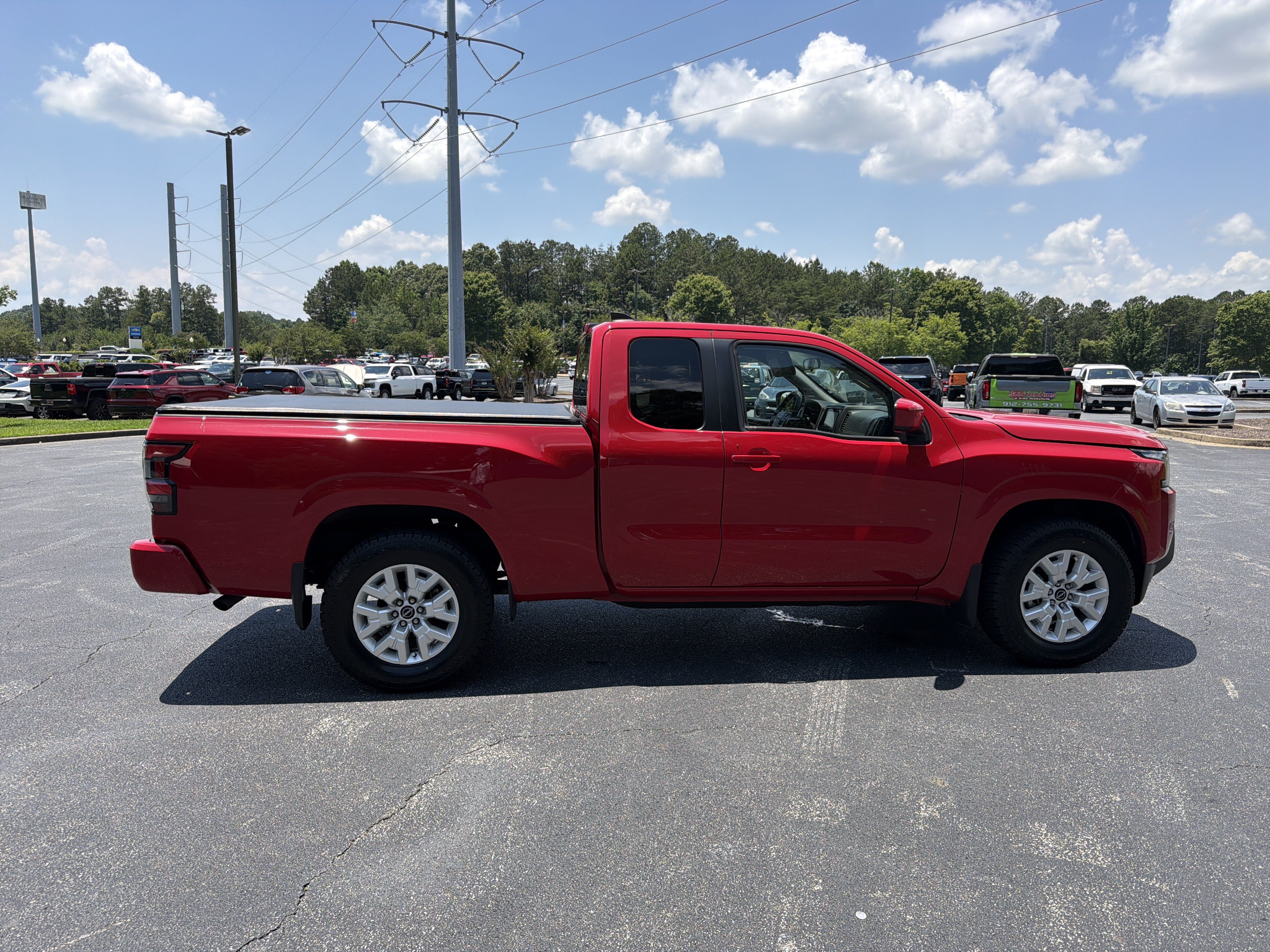 Used 2022 Nissan Frontier SV w/ Technology Package RWD image 4