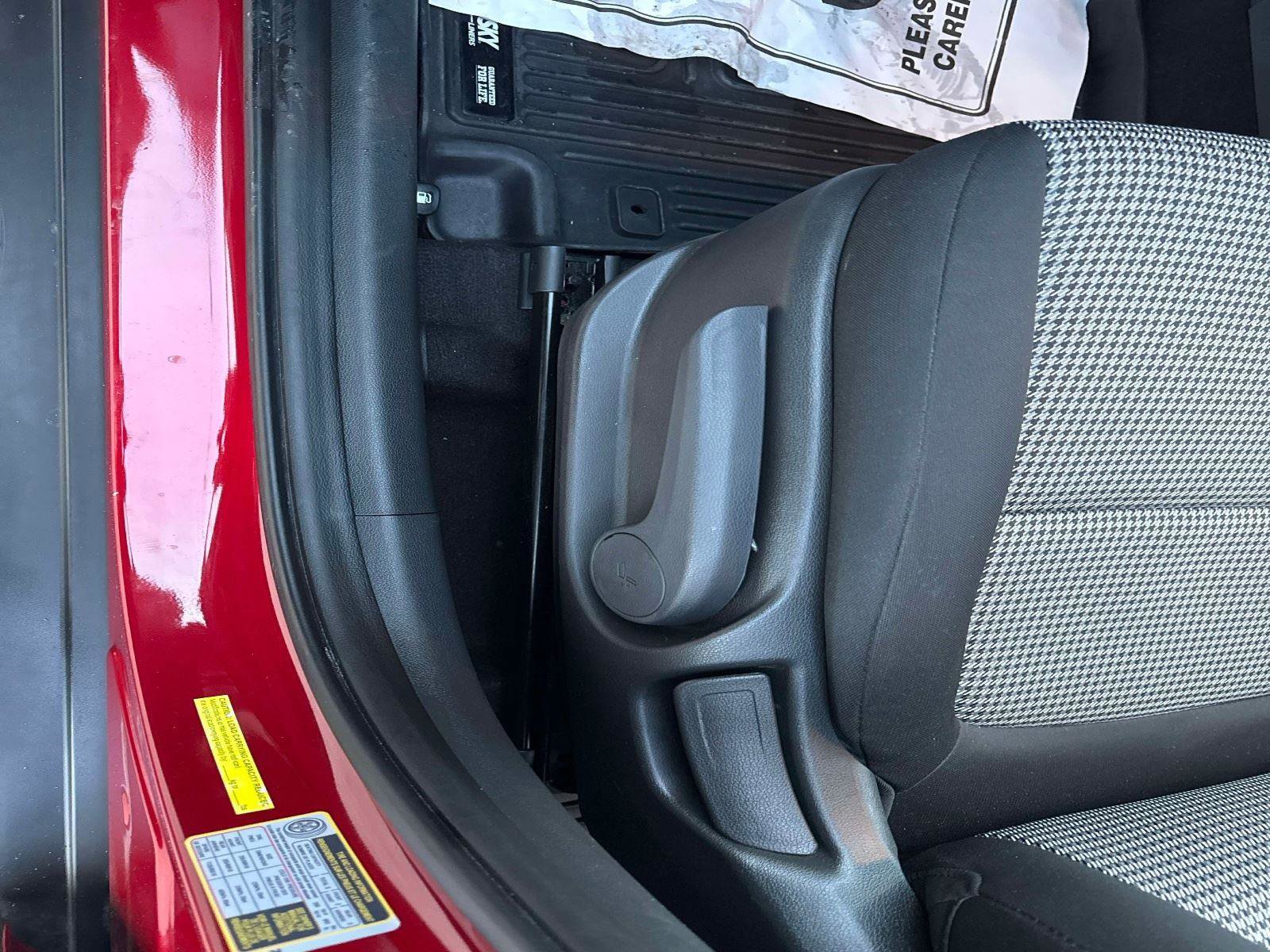 Used 2021 Hyundai Kona SE w/ Cargo Package image 28