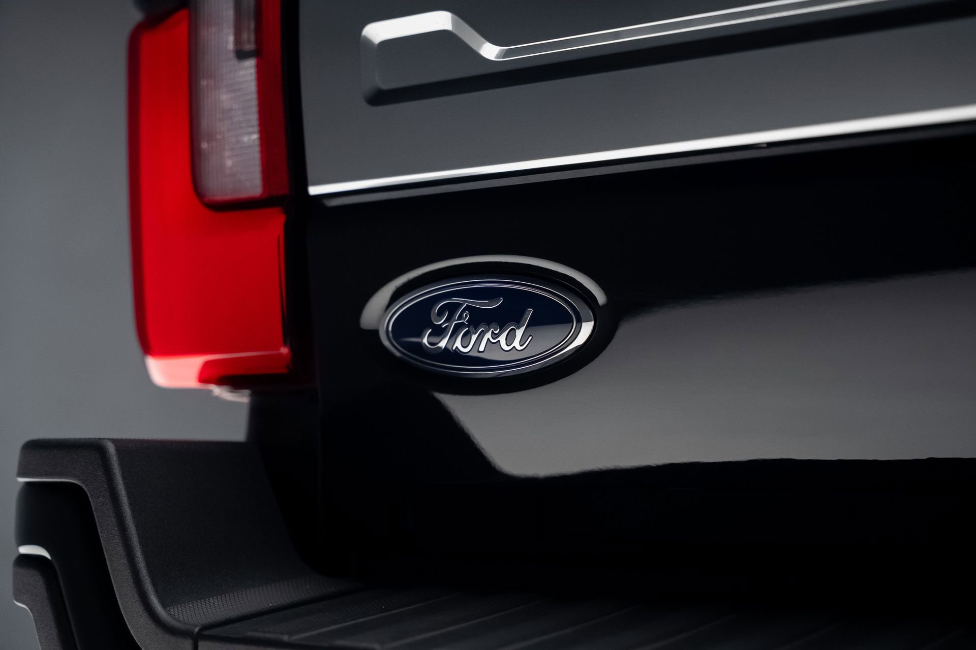 Used 2024 Ford F250 Platinum w/ Tremor Off-Road Package image 38