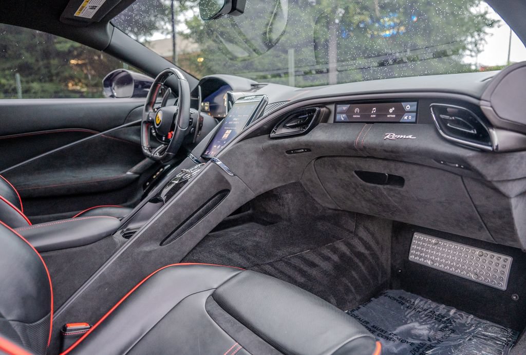 Used 2022 Ferrari Roma RWD image 22