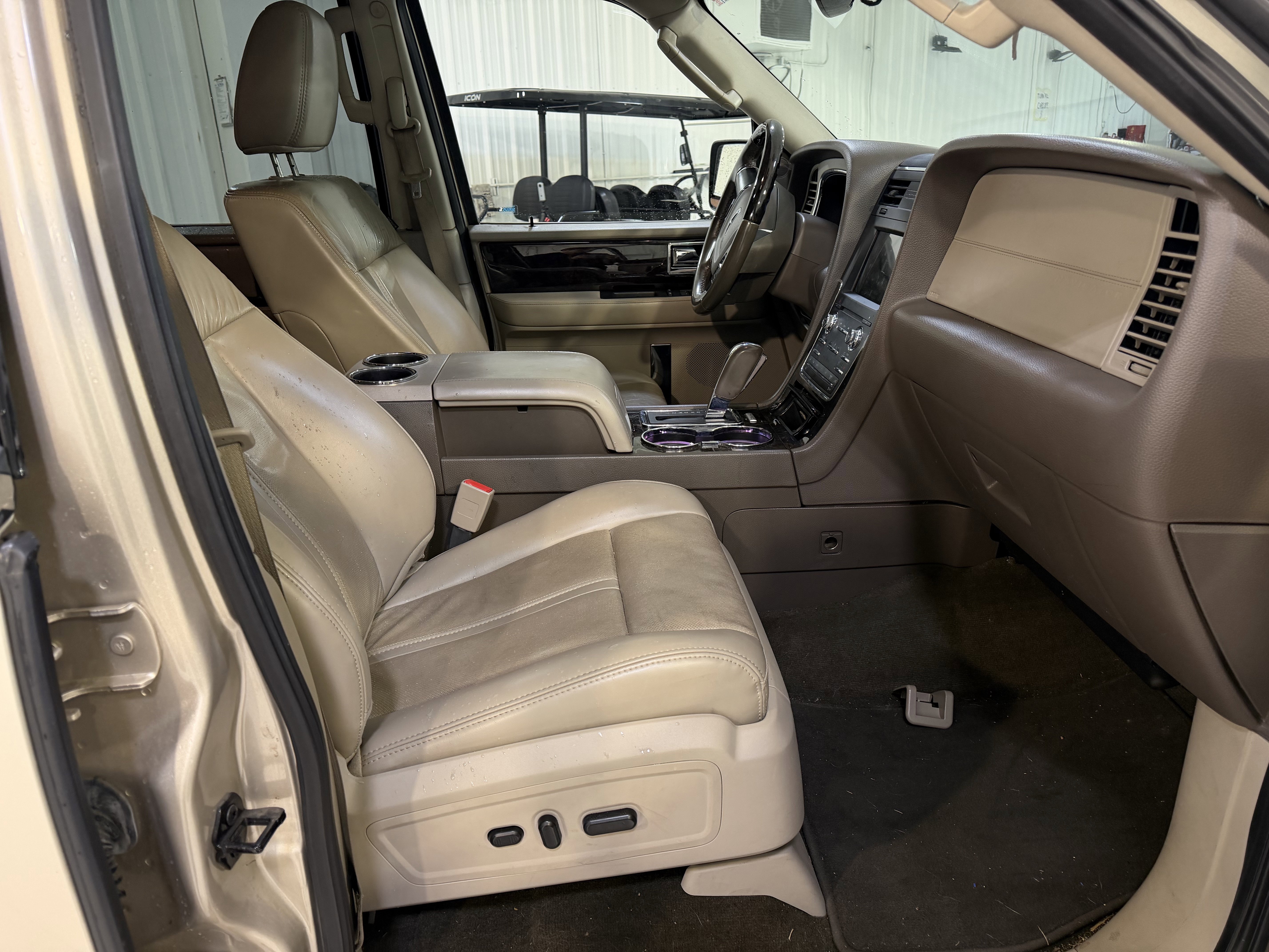 Used 2017 Lincoln Navigator Select RWD image 13