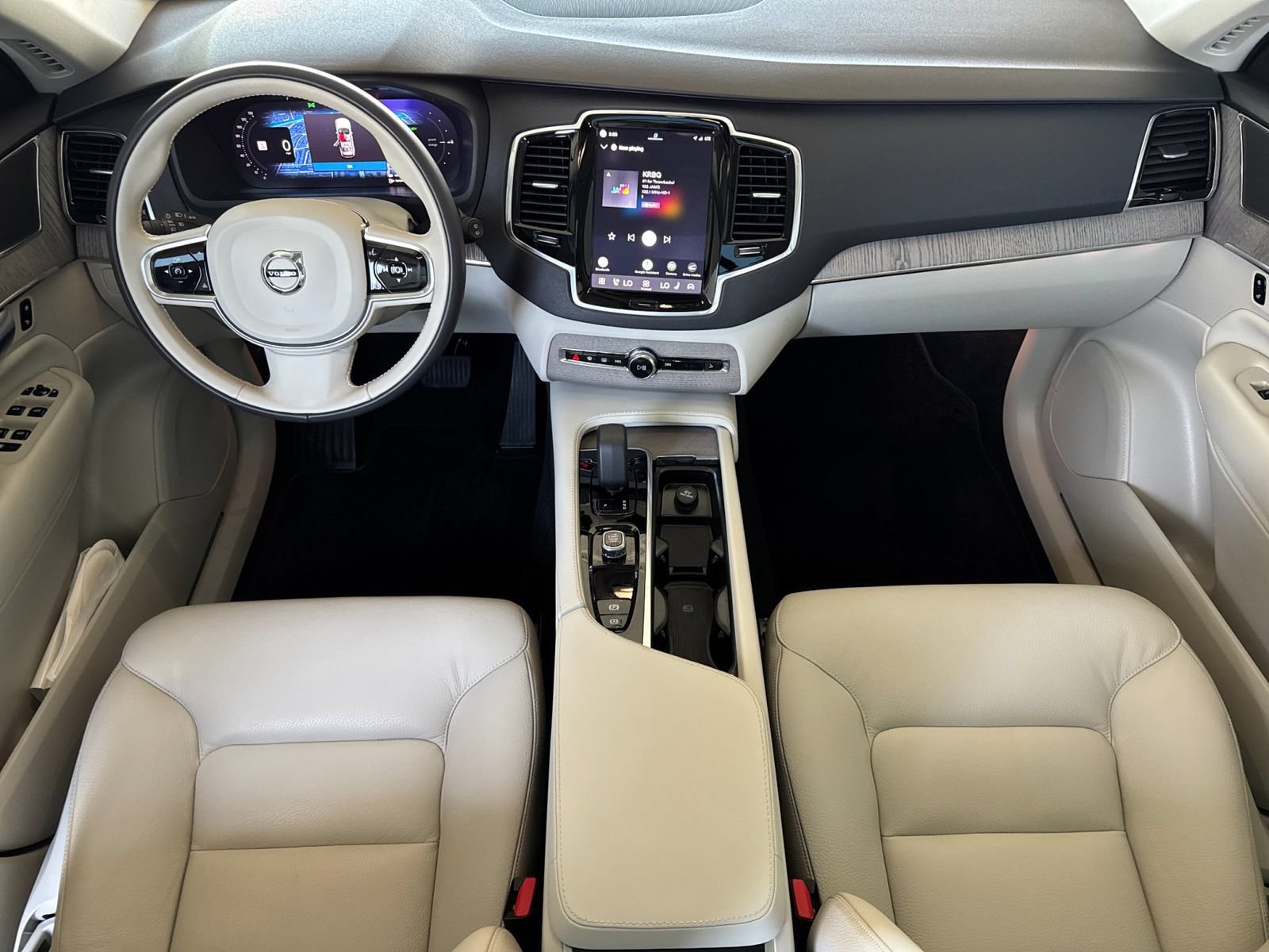 Certified 2024 Volvo XC90 T8 Plus w/ Protection Package Premier AWD/4WD image 4