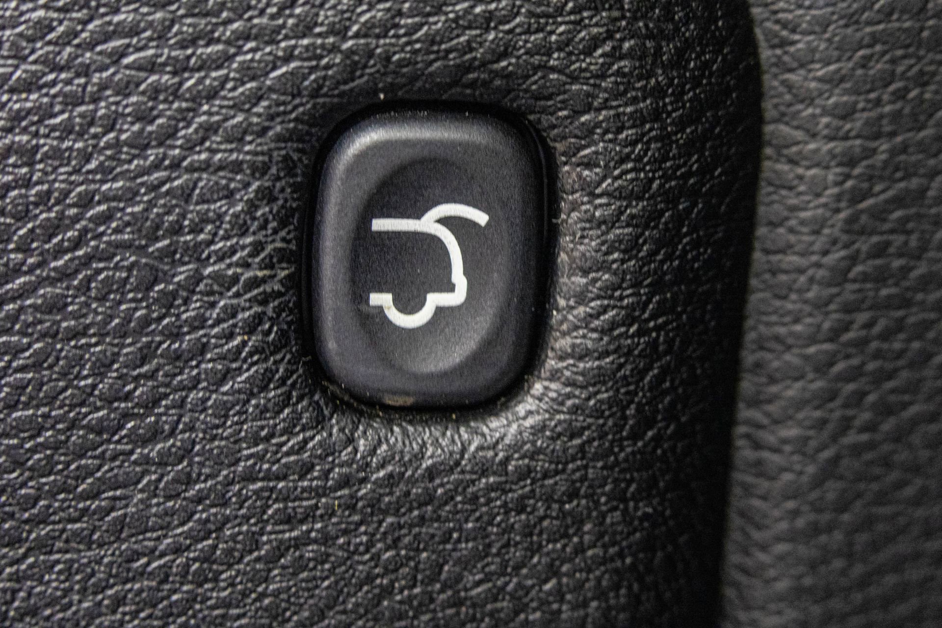 Used 2018 Jeep Grand Cherokee Altitude image 44