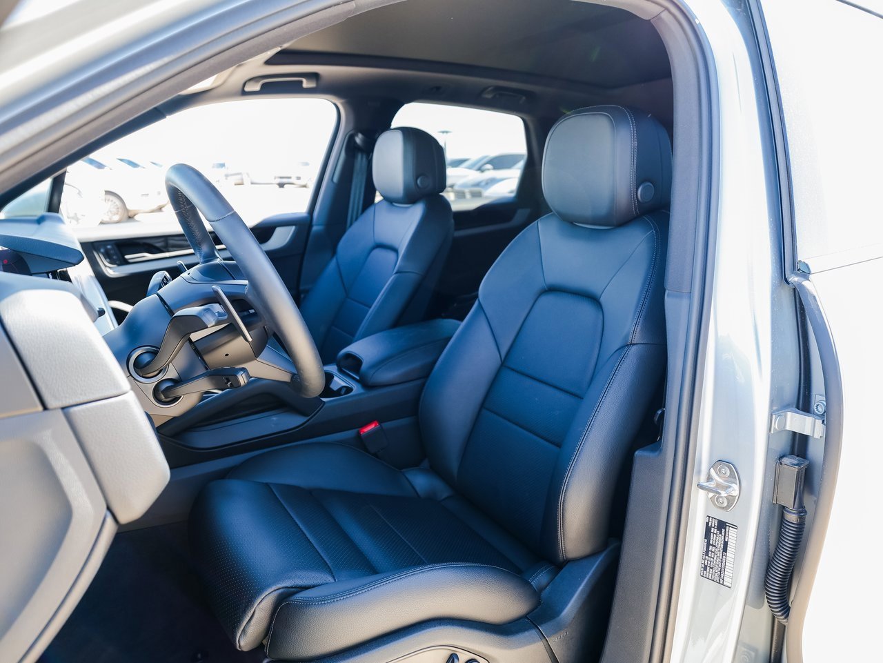 Certified 2025 Porsche Cayenne image 5