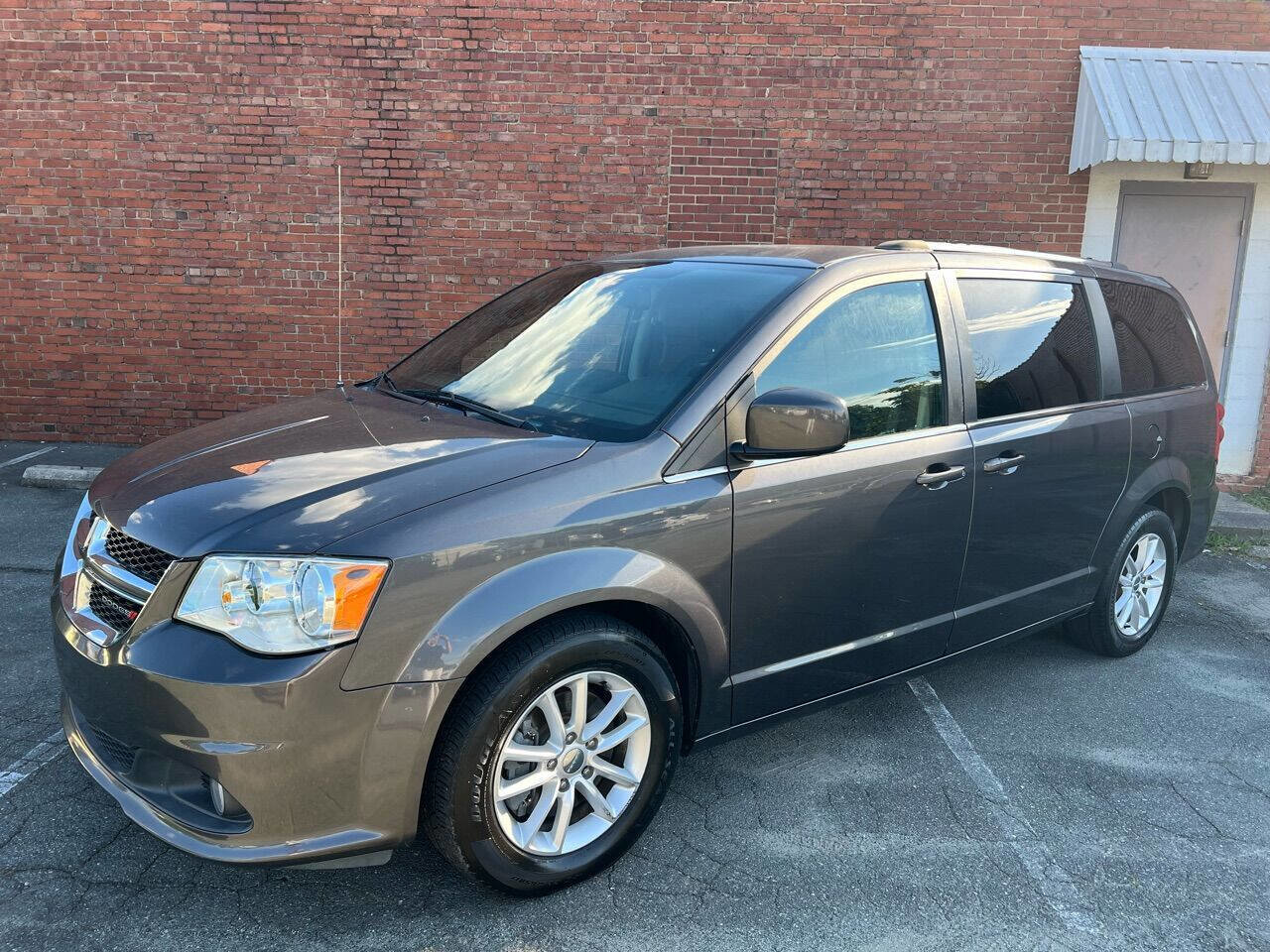 Used 2019 Dodge Grand Caravan SXT image 7