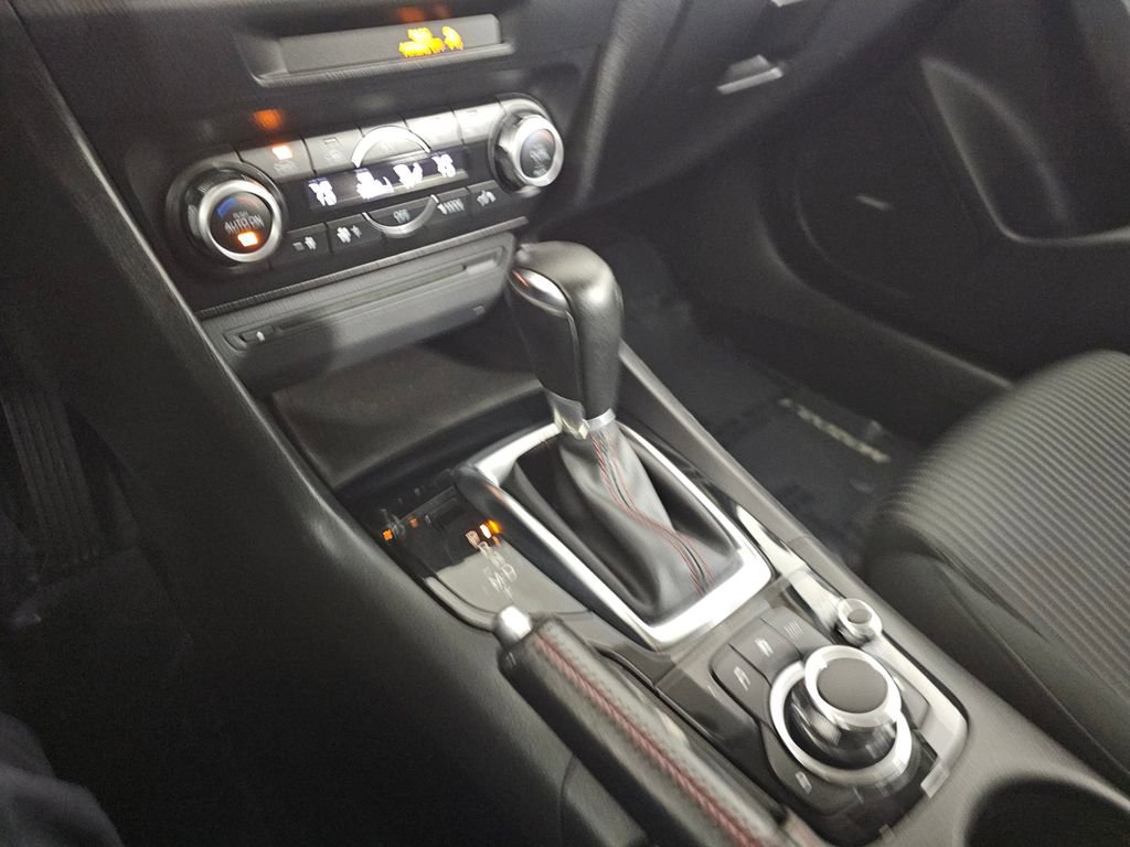 Used 2014 MAZDA MAZDA3 i Touring w/ Technology Package image 27