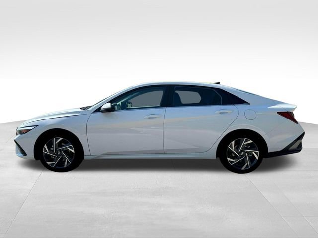 New 2025 Hyundai Elantra Limited image 3