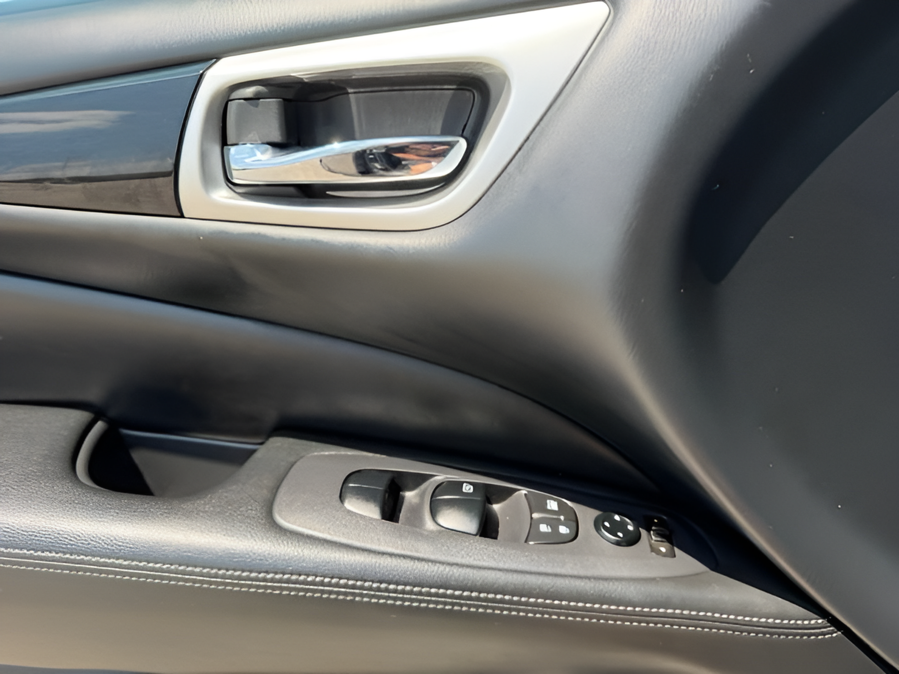 Used 2018 Nissan Pathfinder S AWD/4WD image 22