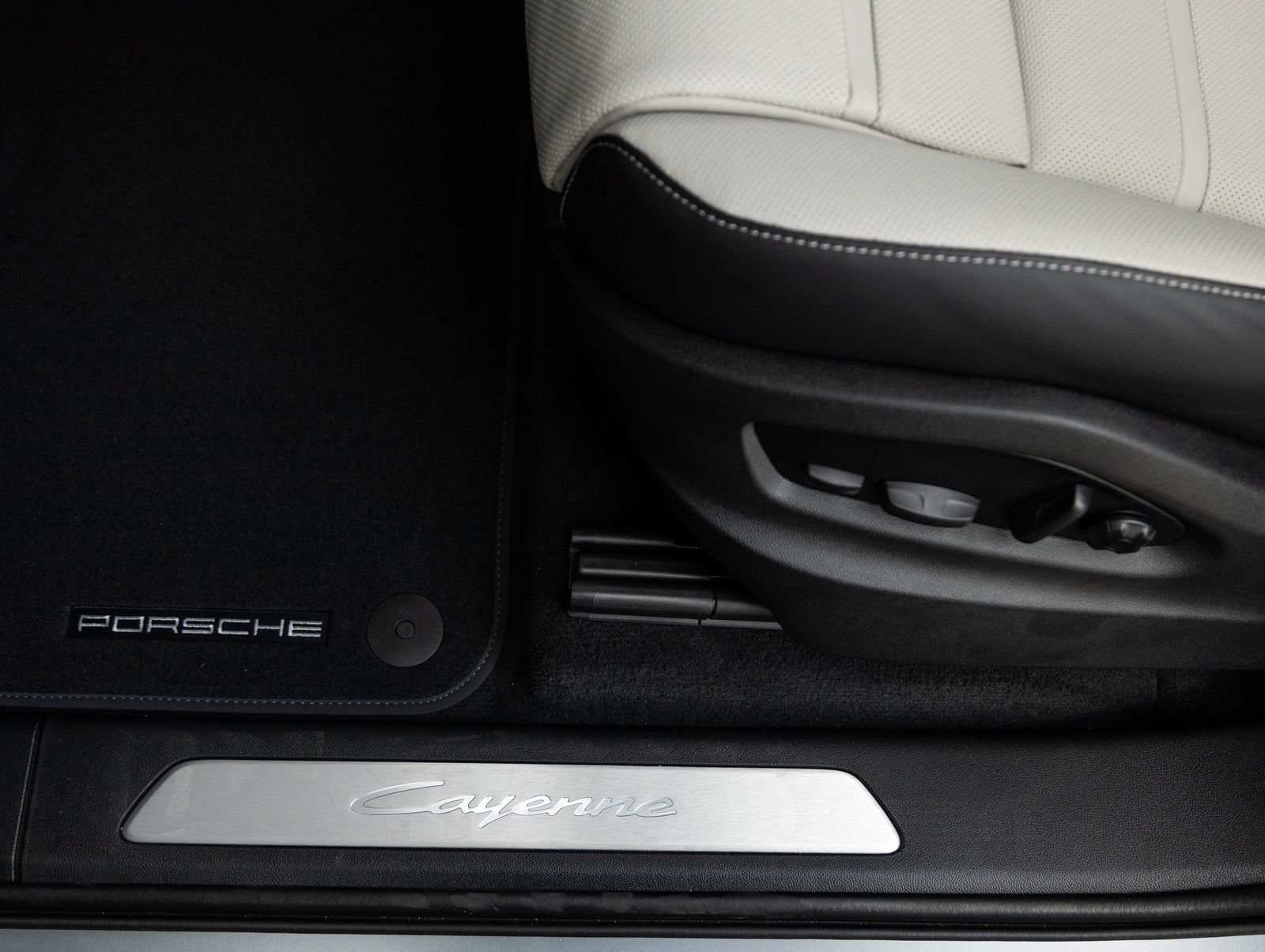New 2026 Porsche Cayenne Coupe AWD/4WD image 22