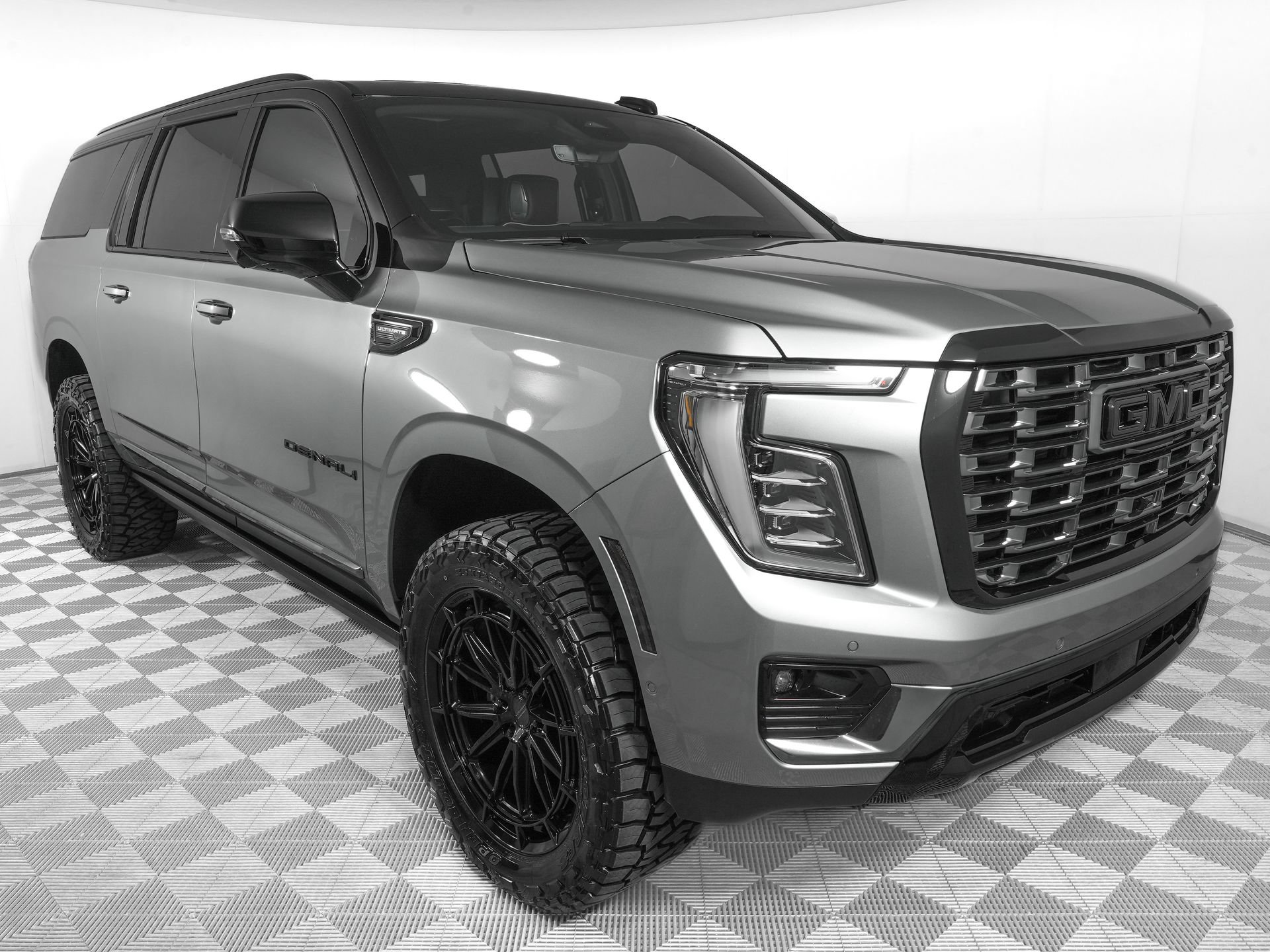 Used 2026 GMC Yukon XL Denali Ultimate w/ LPO, Floor Liner Package AWD/4WD image 3