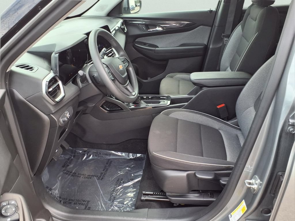 Used 2025 Chevrolet TrailBlazer LT FWD image 21