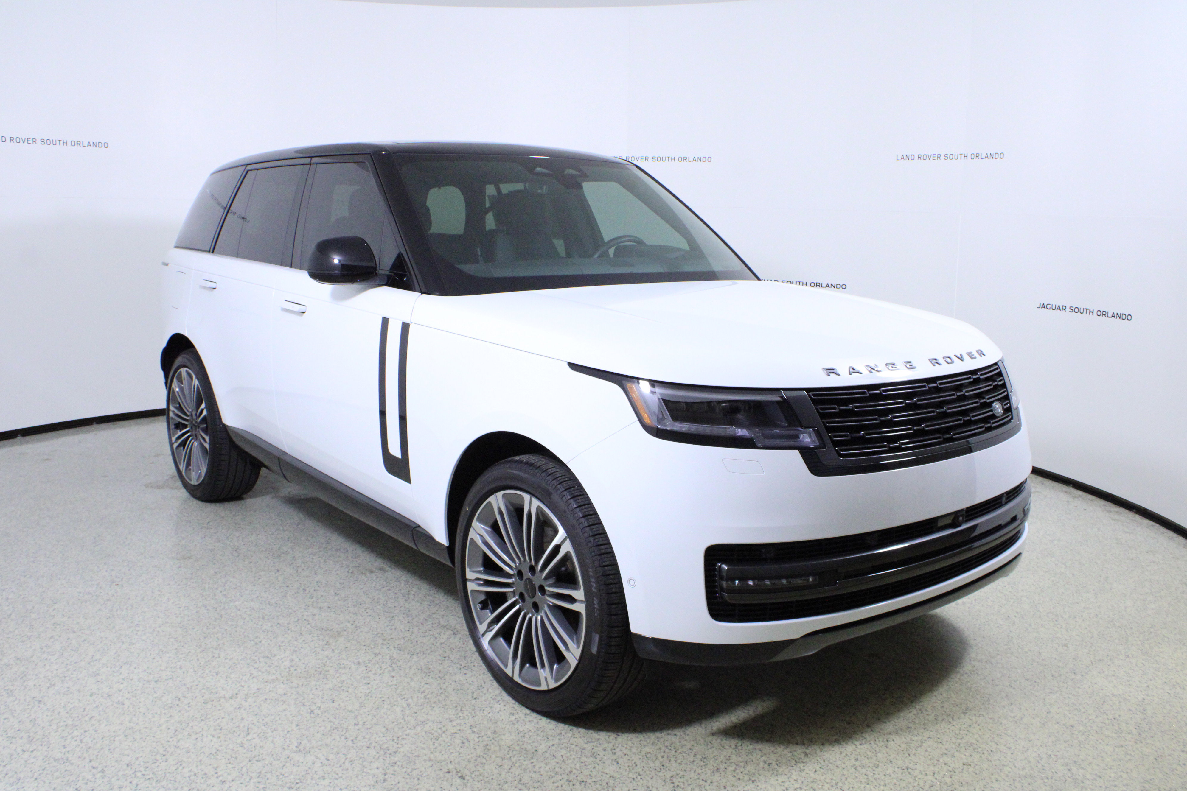 New 2026 Land Rover Range Rover SE image 3