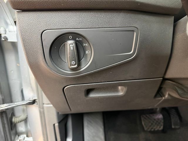 Used 2022 Volkswagen Tiguan SE w/ Panoramic Sunroof Package image 21
