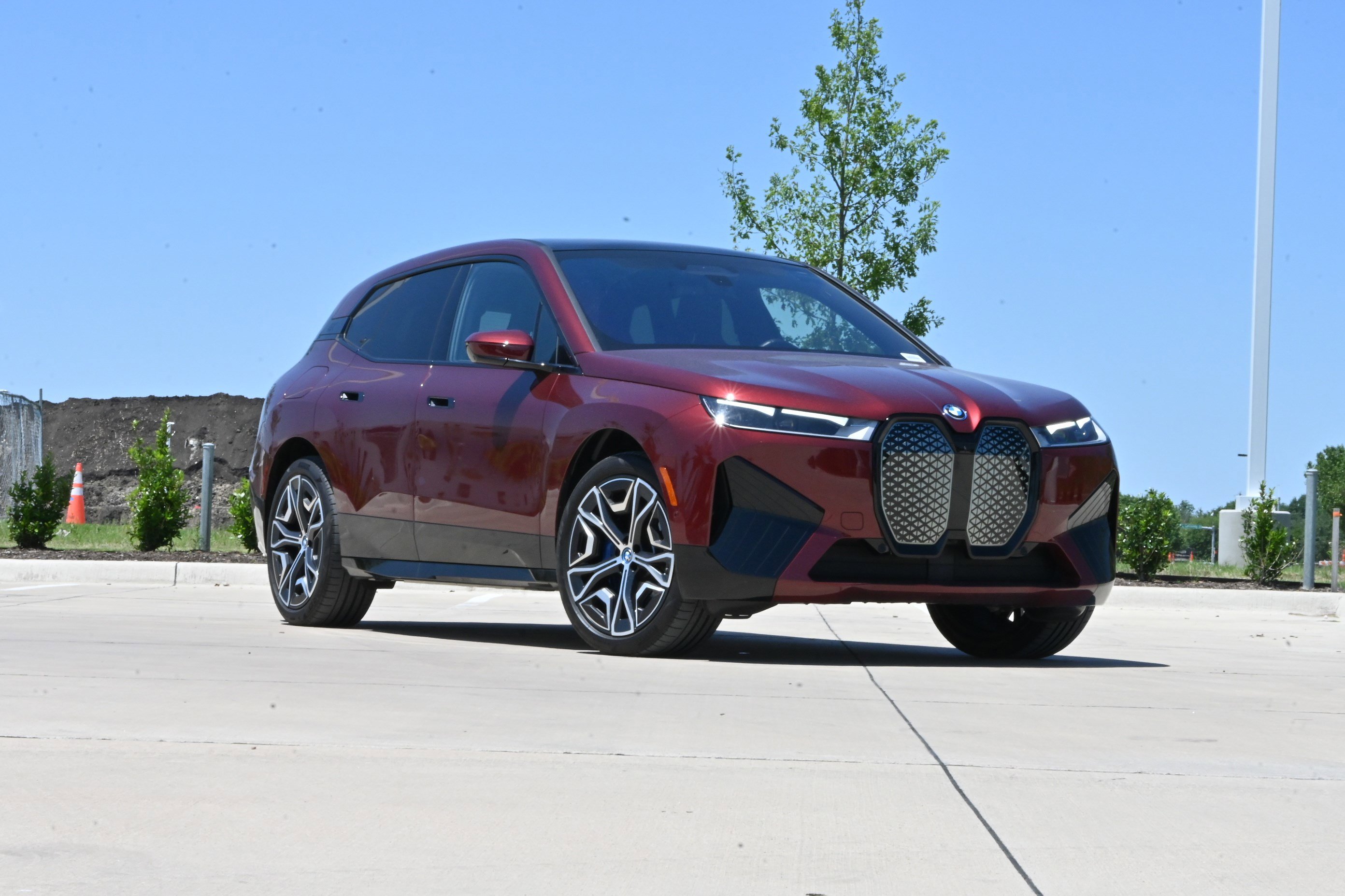 Certified 2025 BMW iX xDrive50 AWD/4WD image 2