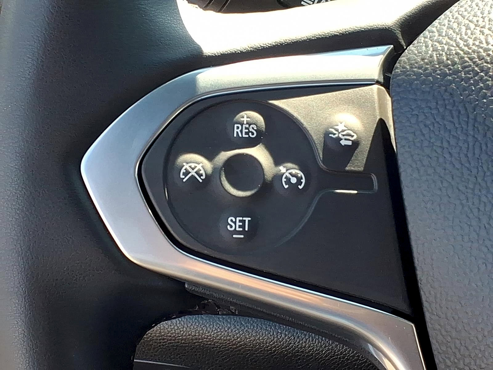 Certified 2023 Chevrolet Traverse LT w/ LPO, Floor Liner Package image 19