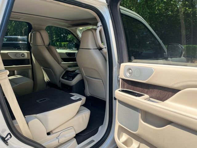 Used 2020 Lincoln Navigator Reserve w/ Luxury Package AWD/4WD image 12
