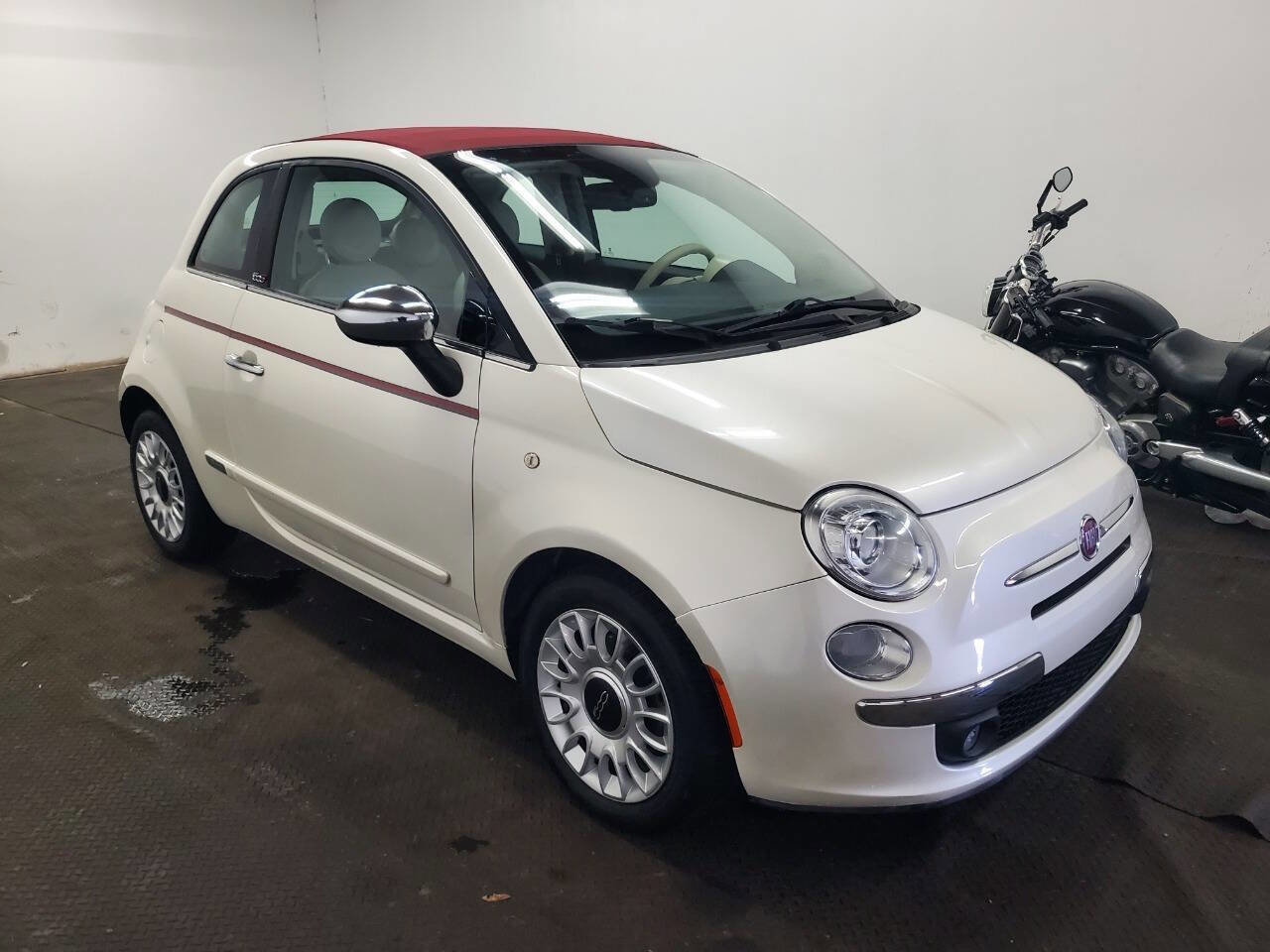 Used 2015 FIAT 500 Lounge w/ Luxury Leather Package FWD image 3