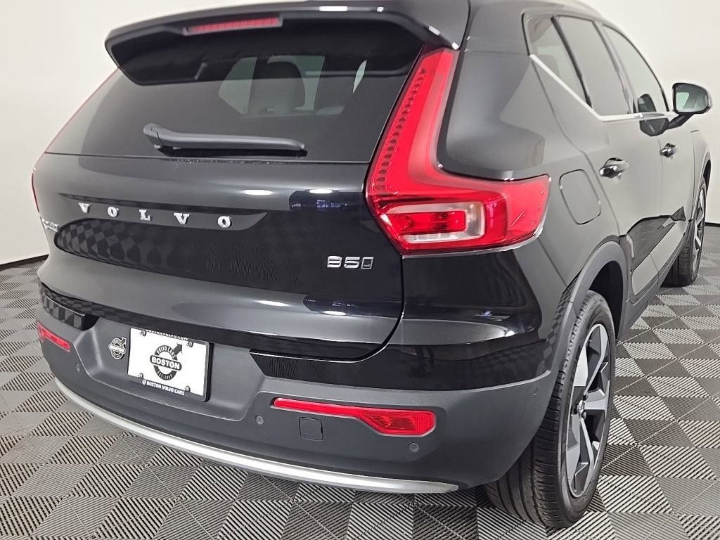 Certified 2024 Volvo XC40 B5 Plus w/ Climate Package image 5