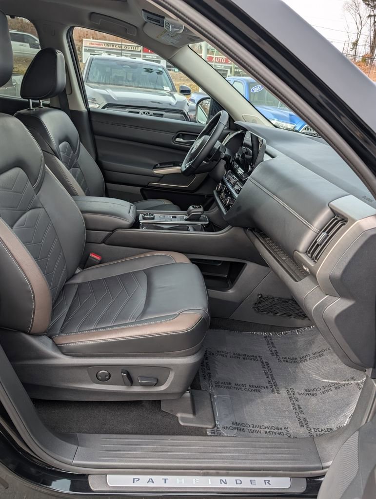 Used 2025 Nissan Pathfinder Platinum w/ Cargo Package AWD/4WD image 21
