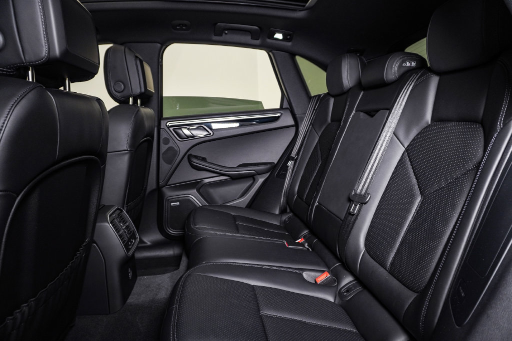 Certified 2026 Porsche Macan S AWD/4WD image 17