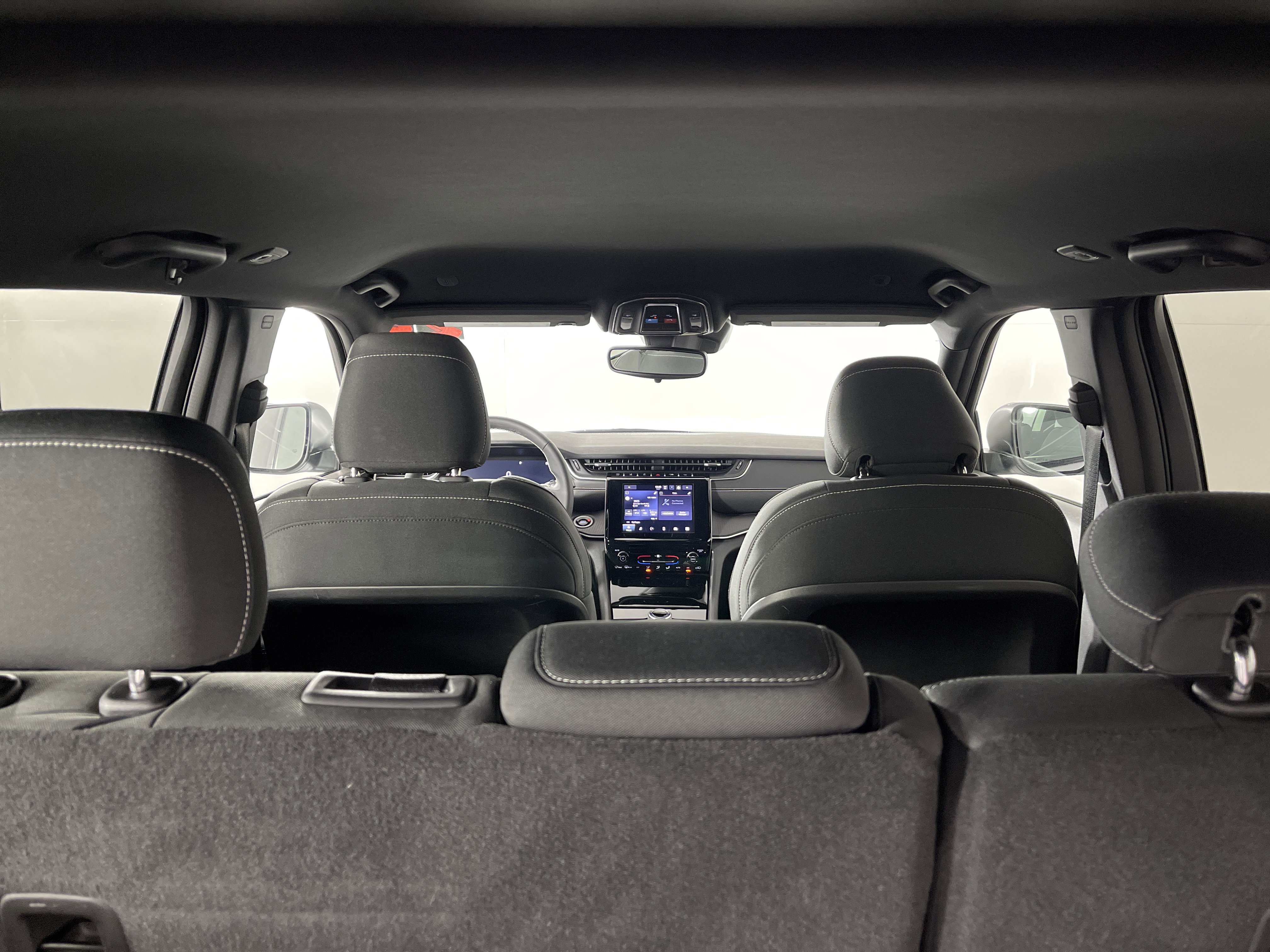 Used 2024 Jeep Grand Cherokee Laredo image 15