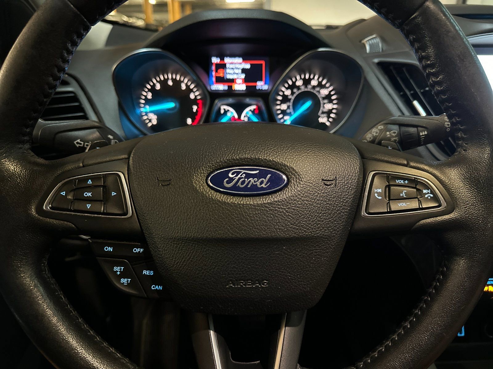 Used 2017 Ford Escape Titanium image 23