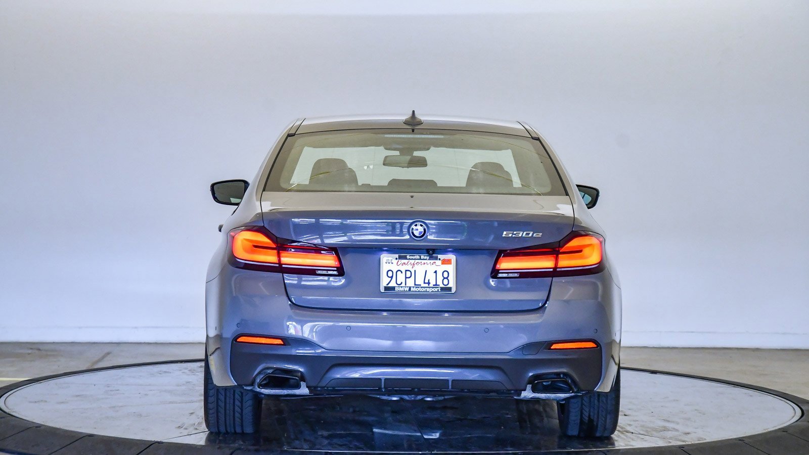 Certified 2022 BMW 530e w/ Premium Package image 3