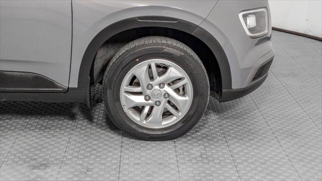 Used 2021 Hyundai Venue SE image 32