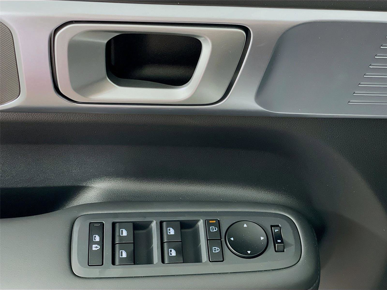 Certified 2025 Hyundai Santa Fe SEL image 19