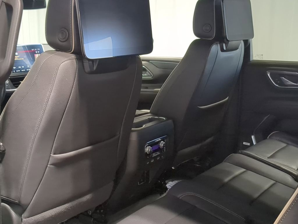 Used 2023 GMC Yukon XL SLT w/ SLT Premium Package image 18