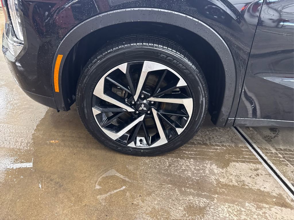 Used 2024 Mitsubishi Outlander SE image 12