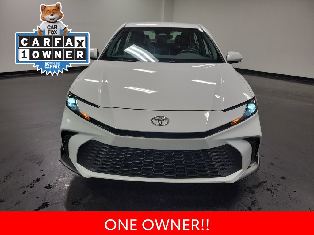 Used 2025 Toyota Camry SE FWD image 3