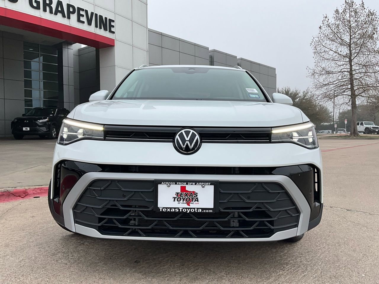 Used 2025 Volkswagen Taos SE image 3