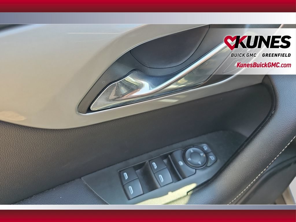 Used 2025 Chevrolet Blazer LT FWD image 14